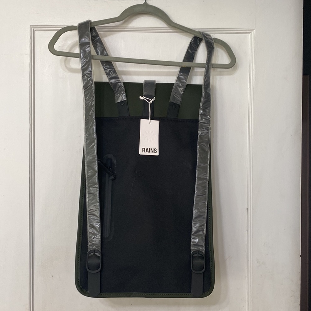 NWT RAINS BACKPACK - Picture 3 of 13